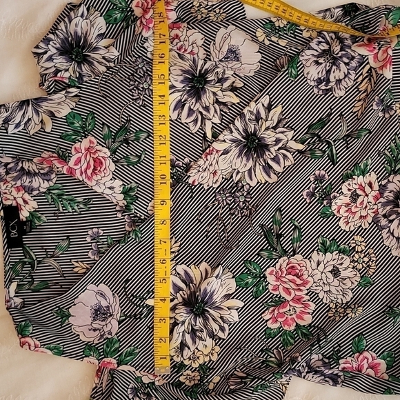 BCX Floral Stripe Top Size Medium - Picture 6 of 9